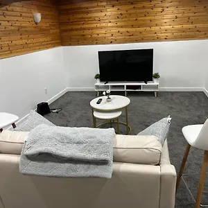 Homestay River Park South - 2 Bedroom Basement